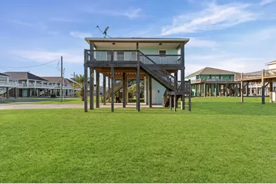 960 Crane Lane, Port Bolivar, TX 77650 - Photo 2