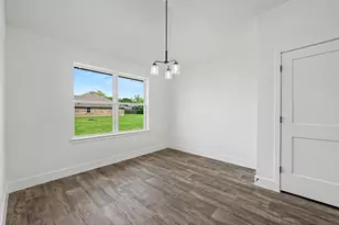 8 Keystone Ct, Angleton, TX 77515 - Photo 6