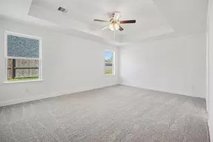8 Keystone Ct, Angleton, TX 77515 - Photo 4