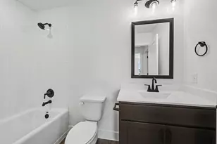8 Keystone Ct, Angleton, TX 77515 - Photo 24