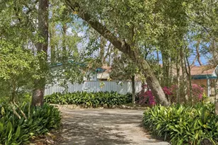 202 Pine Hollow Ln, Houston, TX 77056 - Photo 2