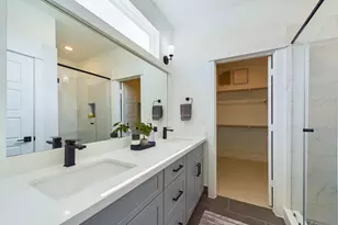 8319 Springwood Cyn Ln, Houston, TX 77055 - Photo 24