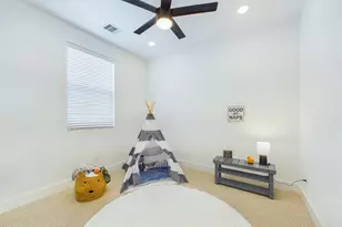 8319 Springwood Cyn Ln, Houston, TX 77055 - Photo 16