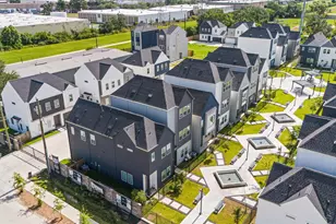 8319 Springwood Cyn Ln, Houston, TX 77055 - Photo 36