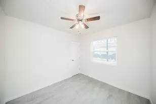 5042 Mallow St, Houston, TX 77033 - Photo 10
