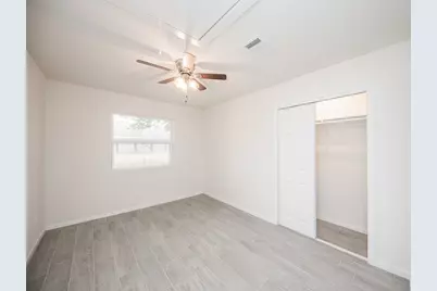 5042 Mallow Street #B, Houston, TX 77033 - Photo 8