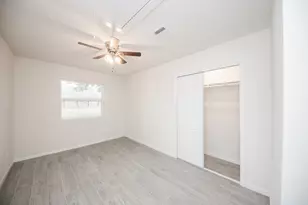 5042 Mallow St, Houston, TX 77033 - Photo 8