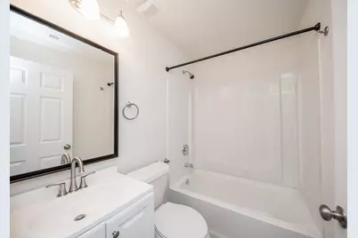 5042 Mallow Street #B, Houston, TX 77033 - Photo 6