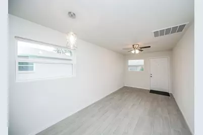 5042 Mallow Street #B, Houston, TX 77033 - Photo 2