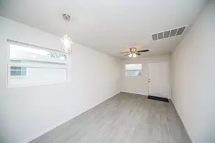 5042 Mallow St, Houston, TX 77033 - Photo 2