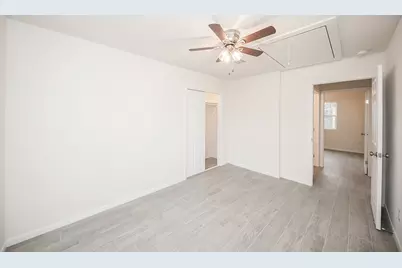 5042 Mallow Street #B, Houston, TX 77033 - Photo 8