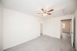 5042 Mallow St, Houston, TX 77033 - Photo 8
