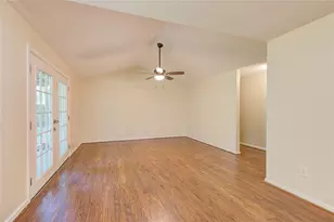 5730 Southminster Dr, Houston, TX 77035 - Photo 10