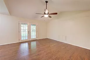 5730 Southminster Dr, Houston, TX 77035 - Photo 8