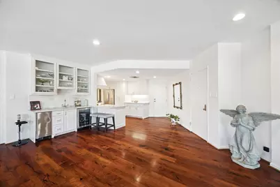 5050 Woodway Drive #2D, Houston, TX 77056 - Photo 10