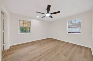 907 S 3rd St, La Porte, TX 77571 - Photo 20