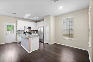 15 Blue Creek Pl, The Woodlands, TX 77382 - Photo 2