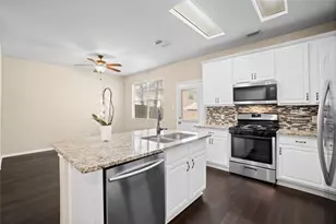15 Blue Creek Pl, The Woodlands, TX 77382 - Photo 1