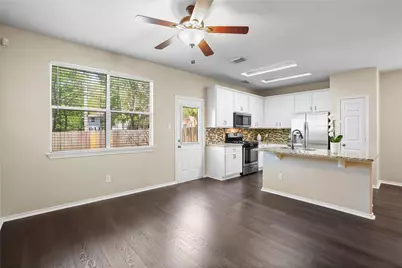 15 Blue Creek Place, The Woodlands, TX 77382 - Photo 4