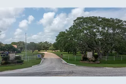 13 Center Tree Drive, Palacios, TX 77465 - Photo 8