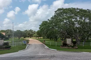 13 Center Tree Dr, Palacios, TX 77465 - Photo 8