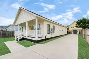 3308 Castor St, Houston, TX 77022 - Photo 2