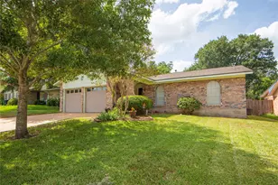1003 Lawndale Ave, Brenham, TX 77833 - Photo 2