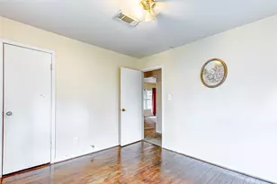 126 Margie Ln, Houston, TX 77037 - Photo 12