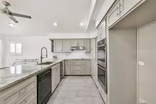 1823 Tiki Dr, Galveston, TX 77554 - Photo 12