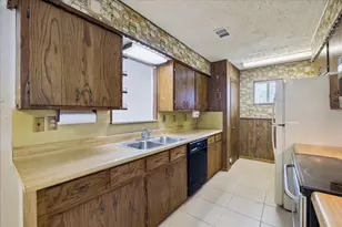 9706 Carmalee St, Houston, TX 77075 - Photo 10