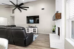 467 Reseda Dr, Houston, TX 77598 - Photo 4