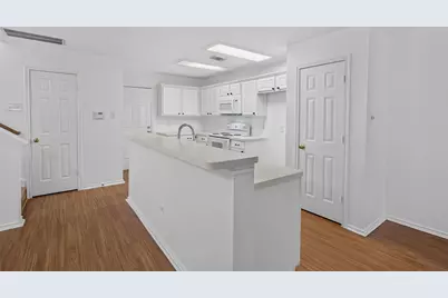 130 S Walden Elms Circle, The Woodlands, TX 77382 - Photo 10
