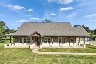 155 Horse Shoe Trail, Angleton, TX 77515 - Photo 4