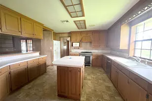 1518 Co Rd 307, El Campo, TX 77437 - Photo 10