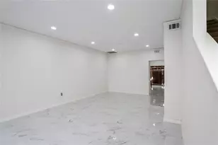 840 Threadneedle St, Houston, TX 77079 - Photo 4