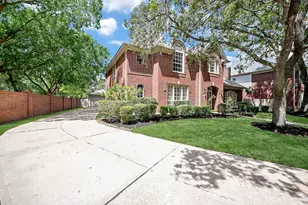 3426 Stoney Mist Dr, Sugar Land, TX 77479 - Photo 4