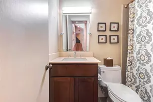 2327 Briar Branch Dr, Houston, TX 77042 - Photo 32