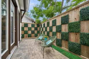 1208 Welch St, Houston, TX 77006 - Photo 14