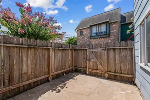 11002 Hammerly Blvd, Houston, TX 77043 - Photo 18