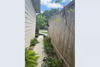 1315 Whispering Pines Drive, Houston, TX 77055 - Photo 36