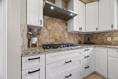 6810 Knoll Park Drive, Sugar Land, TX 77479 - Photo 10