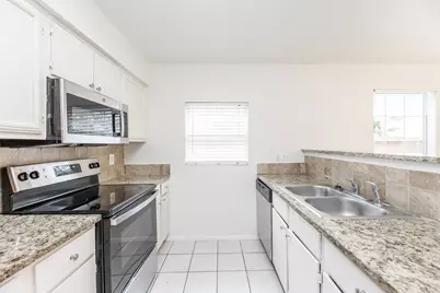 1902 Avenue B, Katy, TX 77493 - Photo 6