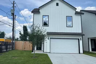 1310 Duff Ln, Houston, TX 77022 - Photo 2