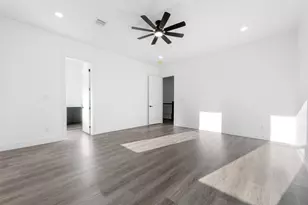 1310 Duff Ln, Houston, TX 77022 - Photo 20