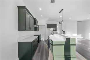 1310 Duff Ln, Houston, TX 77022 - Photo 10