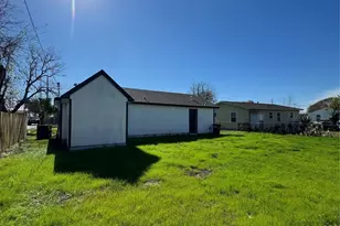 922 W 12th St, Freeport, TX 77541 - Photo 14