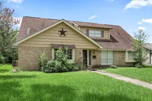 1705 20th Ave N, Texas City, TX 77590 - Photo 2