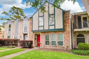 1334 Country Pl Dr, Houston, TX 77079 - Photo 2