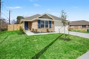 440 Bryan Wy, Angleton, TX 77515 - Photo 2