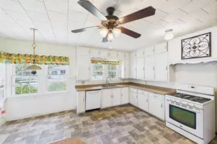 305 W Converse St, Weimar, TX 78962 - Photo 26